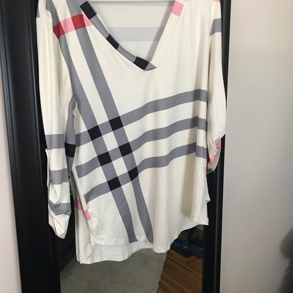 Two size large tops in great condition hardly worn - Picture 1 of 6